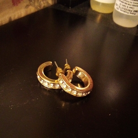 Jewelry - Elegant Gold Hoop Earrings